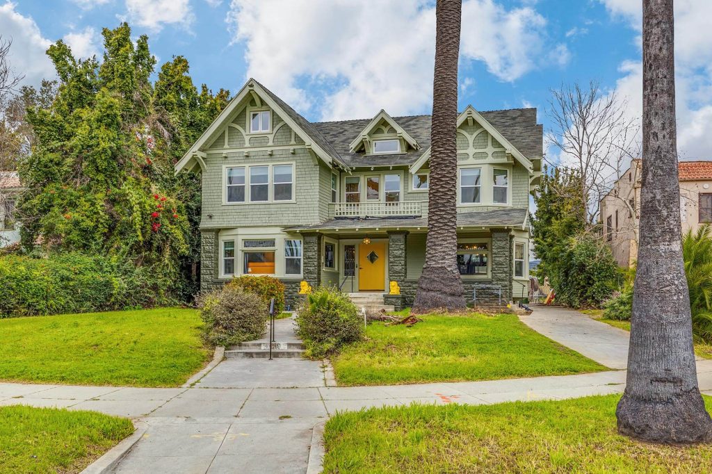 4439-victoria-park-drive-3a-image-01